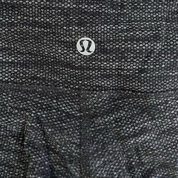 Lulu Lemon Heathered Black leggings - Picture 4 of 5